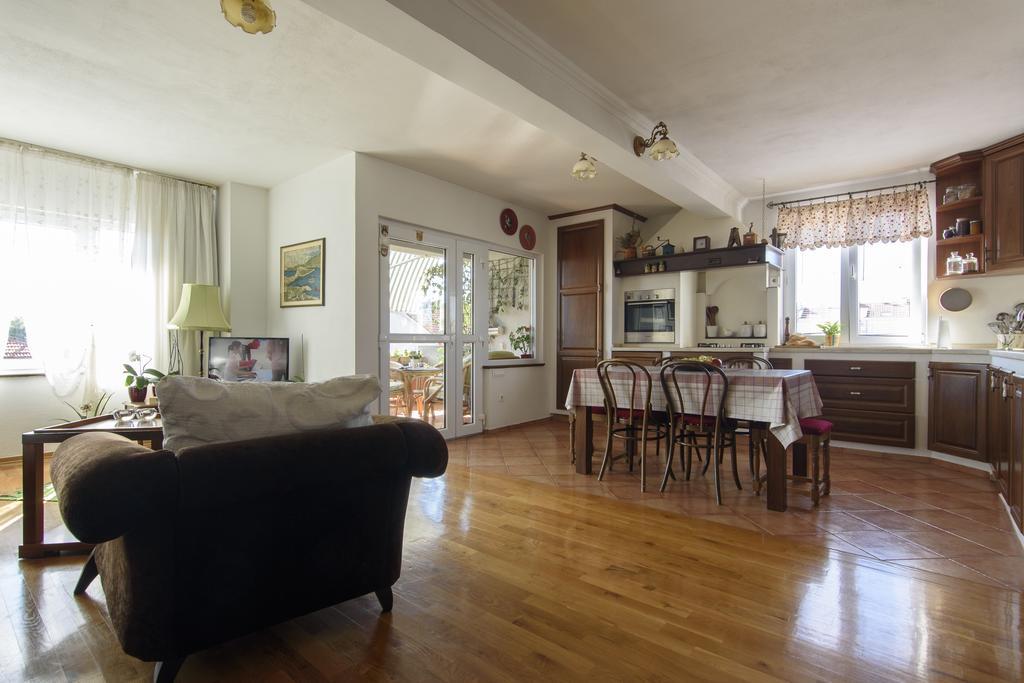 Basic Apartment *